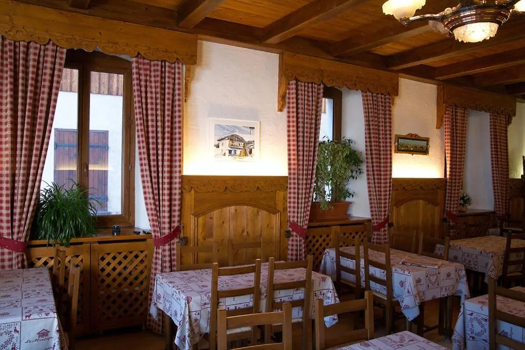 Hotel La Pointe Percee Le Grand-Bornand 2*,